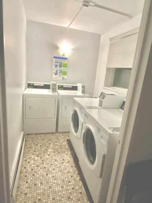 ケベックシティEntire Loft - Elevator - Balcony - Free P - 10M Downtownアパートメント エクステリア 写真